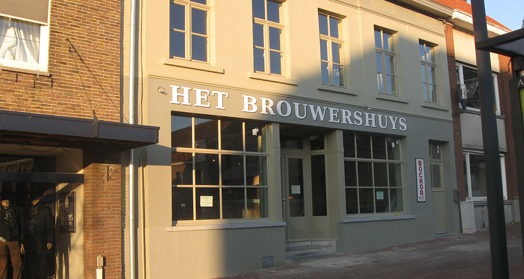 Letterschilderen 'Het brouwershuys', Bellegem. Klant: Brouwerij Omer Vander Ghinste.