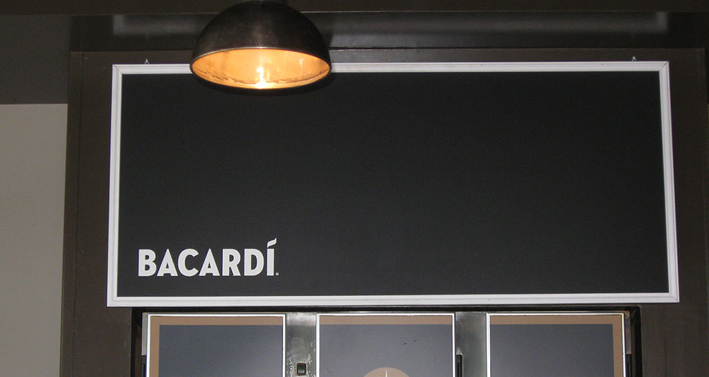 Ontwerp en uitvoering krijtborden bacardi. Klant: Bacardi-Martini.