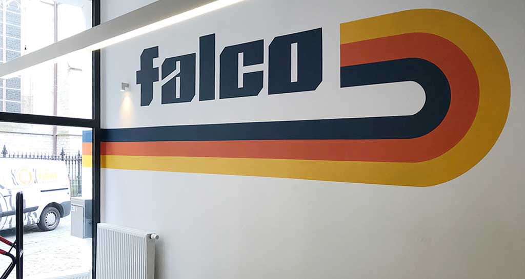 Geschilderde lettering en logo. klant: Falco fietsbar, halle.