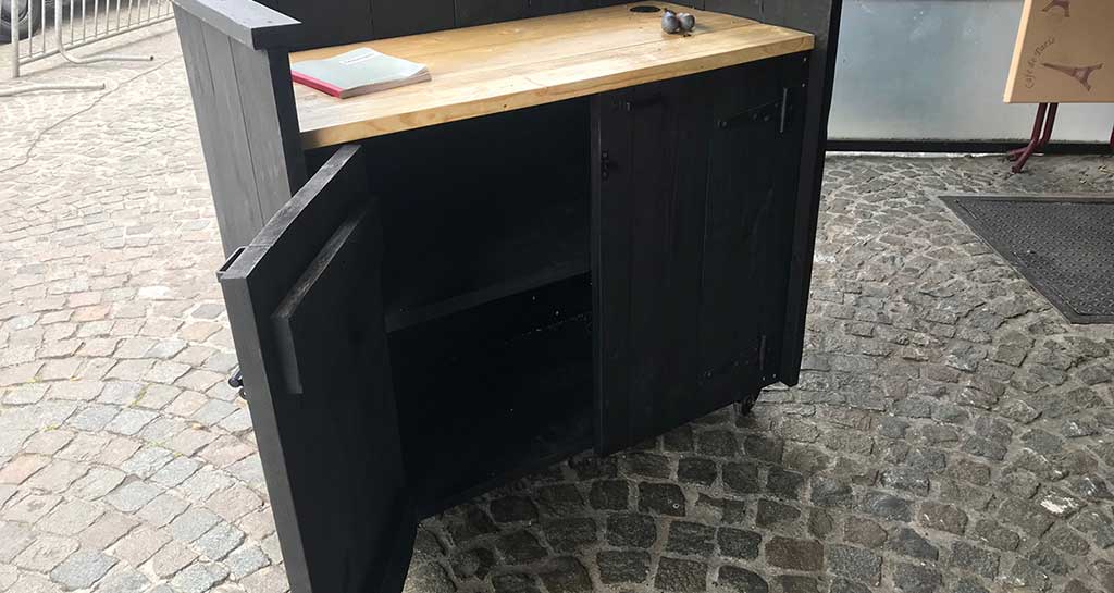 Steigerhout mise-en-place meubel zwart. Klant: Petit Paris, Carlsberg.